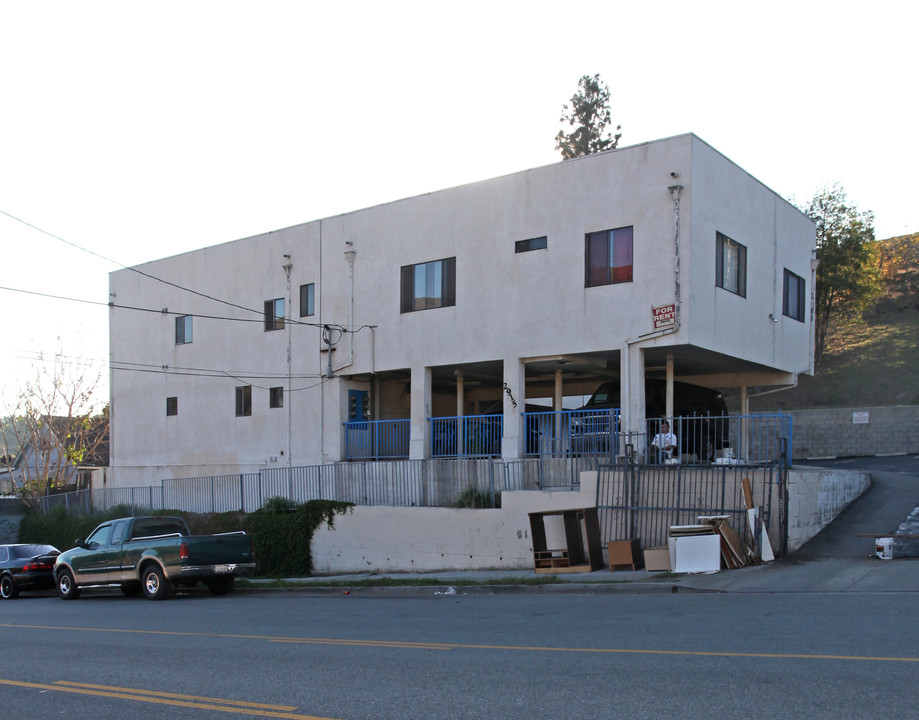 2915 Lincoln Park Ave in Los Angeles, CA - Foto de edificio