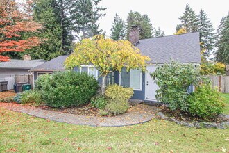 14026 75th Ave NE in Kirkland, WA - Building Photo - Building Photo