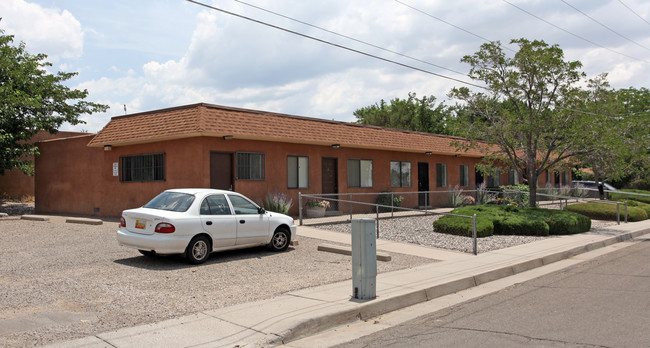 Quintas in Albuquerque, NM - Building Photo - Building Photo