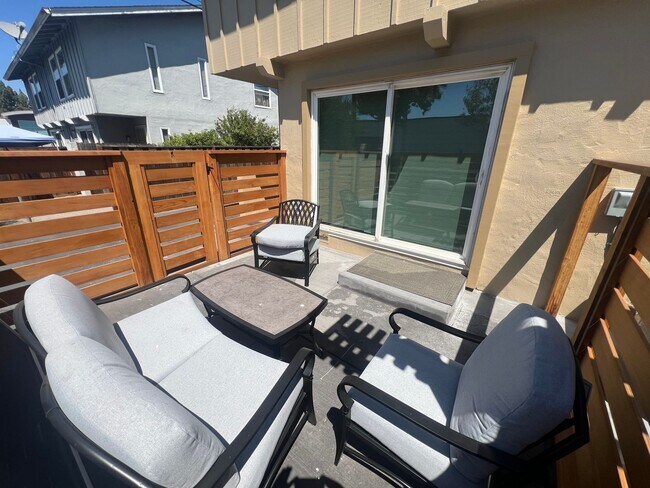 630 Hollenbeck Ave-Unit -1 in Sunnyvale, CA - Building Photo - Building Photo