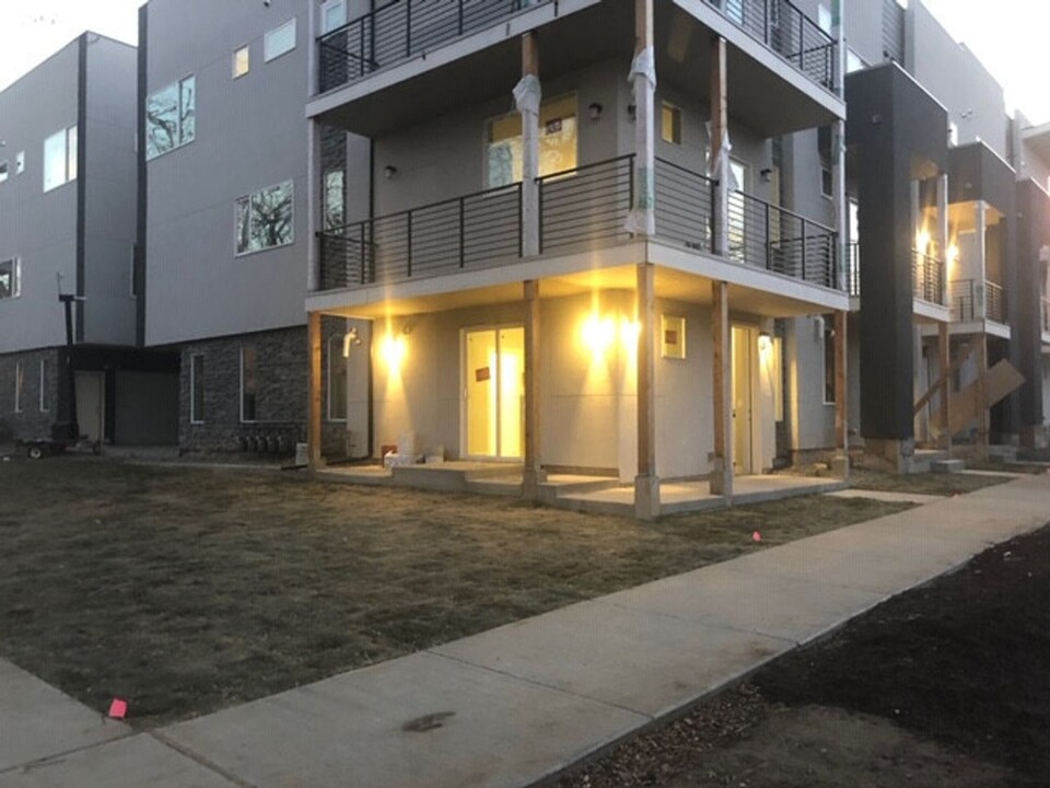 2030 E 20th Ave in Denver, CO - Foto de edificio