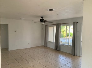 2127 Bougainvillea St in Sarasota, FL - Building Photo - Building Photo