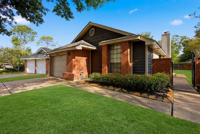 8518 Pool Creek Dr in Houston, TX - Building Photo - Building Photo