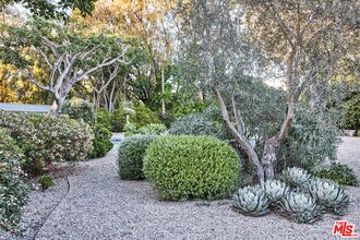 6715 Fernhill Dr in Malibu, CA - Building Photo - Building Photo