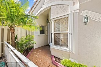 1630 Sweetbay Way in Hollywood, FL - Building Photo - Building Photo