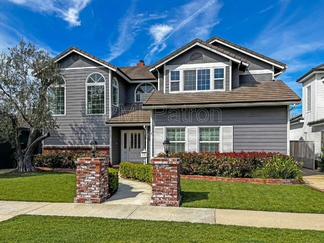 property at 5147 E Los Flores St