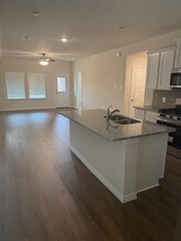 10325 Baron Dr in Aubrey, TX - Foto de edificio - Building Photo