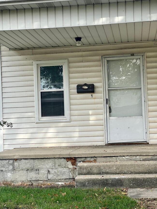 305 E Ellsworth St in Columbia City, IN - Building Photo - Building Photo