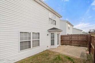 6736 Arbor Creek Dr in Louisville, KY - Building Photo - Building Photo