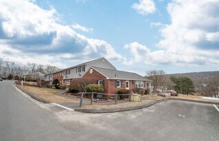 86 Old Farms Ln in New Milford, CT - Building Photo