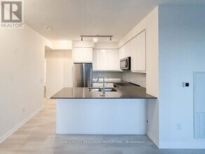 3260 Sheppard Ave E in Toronto, ON - Building Photo - Building Photo
