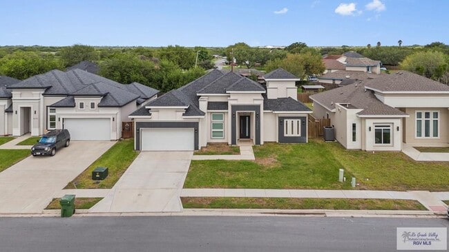 9388 N Queen Palm in Los Fresnos, TX - Building Photo - Building Photo