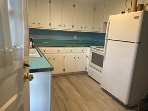 31 Glenmere St in West Bridgewater, MA - Building Photo - Building Photo