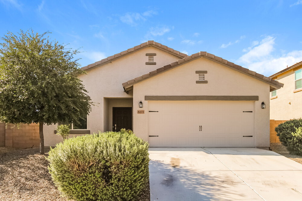 8271 W Kittiwake Ln in Tucson, AZ - Foto de edificio