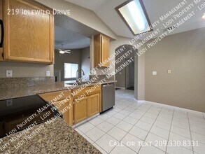 219 Idlewild Dr in Lodi, CA - Building Photo - Building Photo