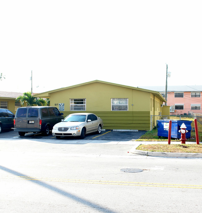 44-50 W 24th St in Hialeah, FL - Building Photo - Building Photo