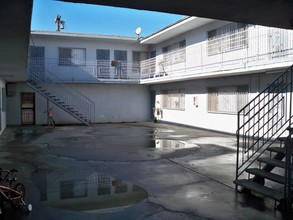 10355 S Western Ave in Los Angeles, CA - Building Photo - Building Photo
