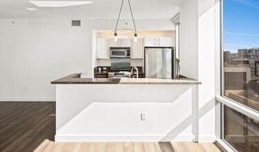 321 10th Ave, Unit 908 in San Diego, CA - Foto de edificio - Building Photo