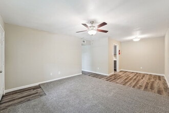 The Grove at Pinemont in Houston, TX - Foto de edificio - Building Photo
