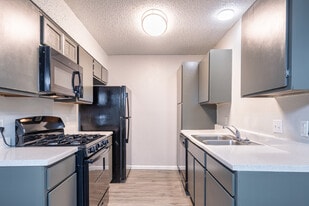 Trails on Treadway in Beaumont, TX - Building Photo