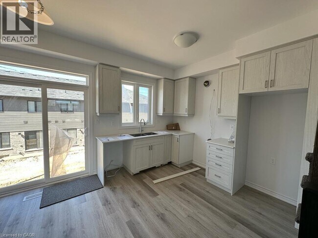 461 Blackburn Dr in Brantford, ON - Building Photo - Building Photo