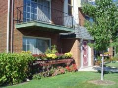 Brittany Court in La Grange, IL - Building Photo - Building Photo