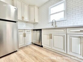 418 N Sierra Bonita Ave in Los Angeles, CA - Building Photo