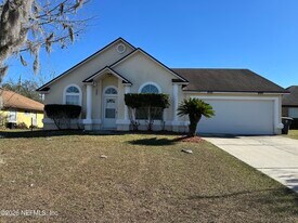 1557 Mountain Lake Dr E in Jacksonville, FL - Building Photo