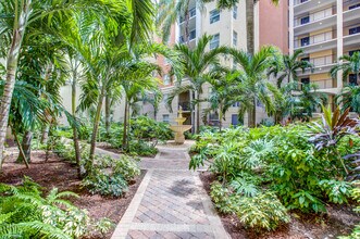 17150 N Bay Rd, Unit 2810 in Sunny Isles Beach, FL - Building Photo - Building Photo