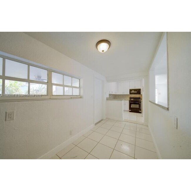 1471 NW 93rd St in Miami, FL - Building Photo - Building Photo
