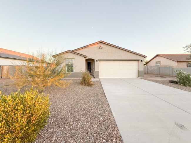 8693 W Valdez Dr in Arizona City, AZ - Building Photo - Building Photo
