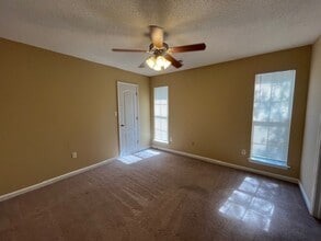 3742 Iron Horse Dr in Horn Lake, MS - Building Photo - Building Photo