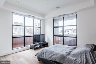 240 N 2nd St in Philadelphia, PA - Building Photo - Building Photo
