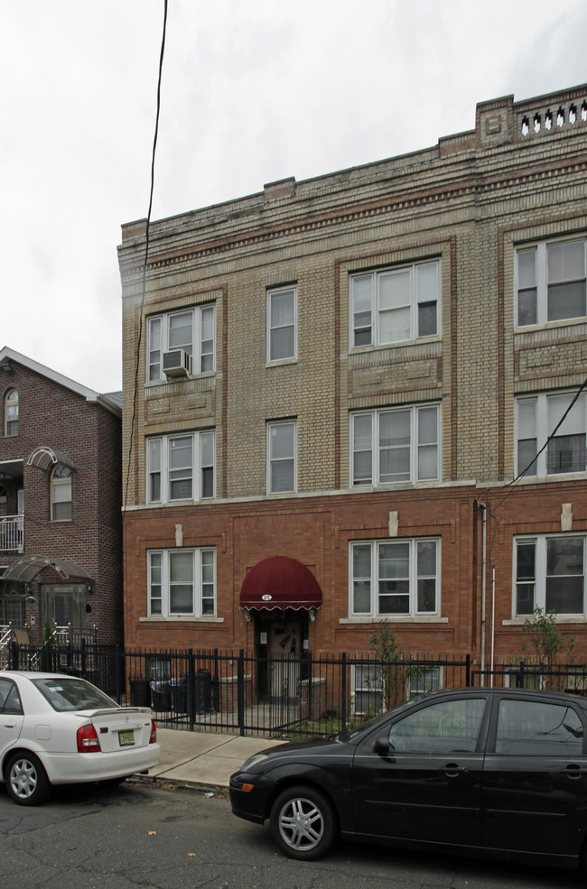 25 Van Wagenen Ave in Jersey City, NJ - Foto de edificio - Building Photo