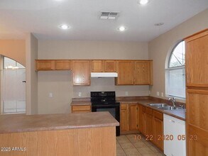 5337 E Harmony Ave in Mesa, AZ - Building Photo - Building Photo