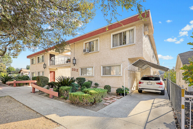 2012 Yosemite Dr in Los Angeles, CA - Building Photo - Building Photo