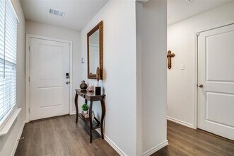 1075 Old Oaks Dr in Heath, TX - Building Photo - Building Photo