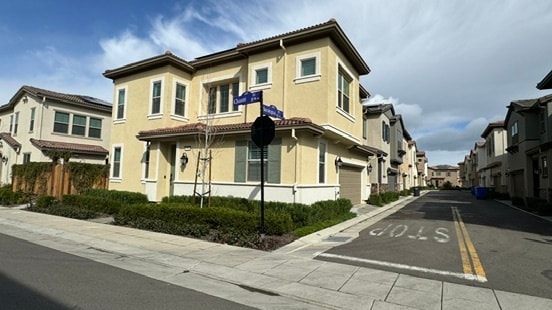 33 Chianti Dr in Mountain House, CA - Building Photo - Building Photo