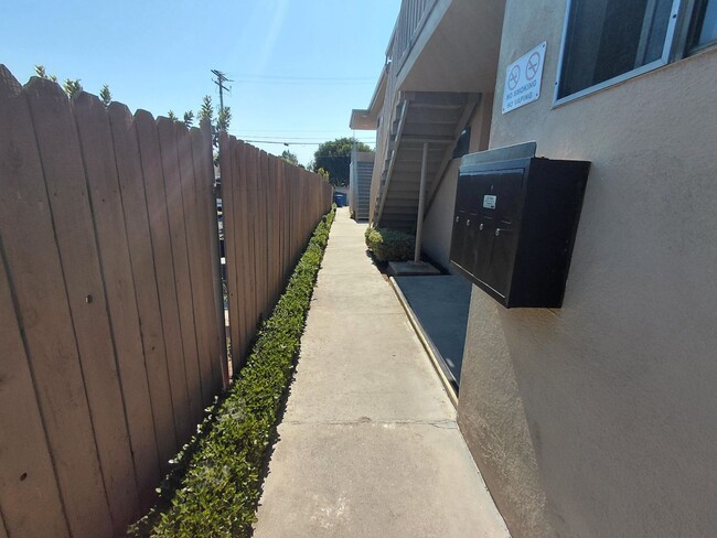 2615 Pasadena Ave in Long Beach, CA - Building Photo - Building Photo