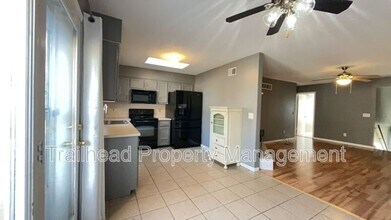 8012 NW 79th Terrace in Kansas City, MO - Building Photo - Building Photo