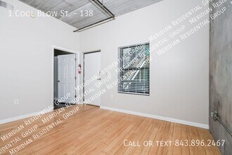 1 Cool Blow St in Charleston, SC - Foto de edificio - Building Photo