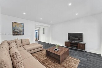 4917 SW 43rd Terrace in Fort Lauderdale, FL - Building Photo - Building Photo