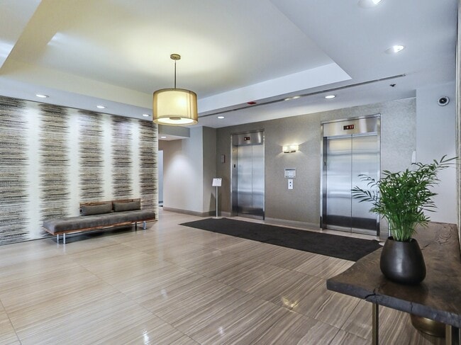 330 N Jefferson St in Chicago, IL - Building Photo - Building Photo
