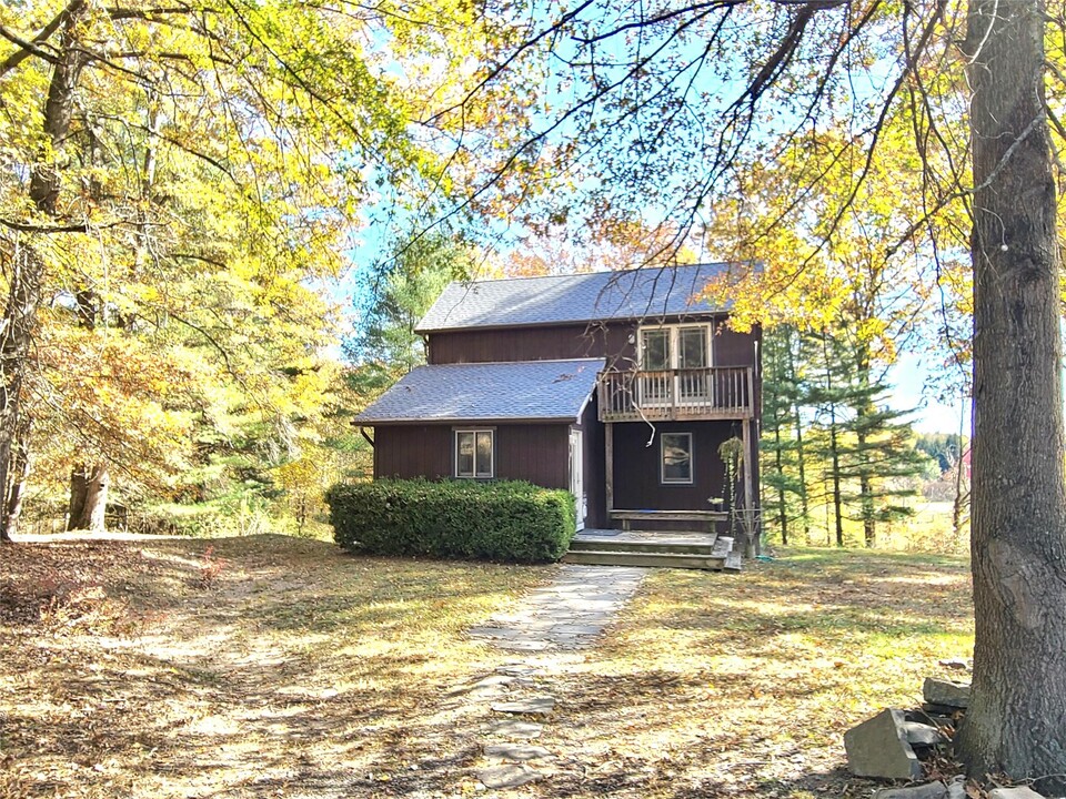 1693 Albany Post Rd in Wallkill, NY - Building Photo