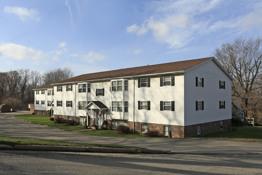 Carriage Hill Apartments in Ashtabula, OH - Building Photo