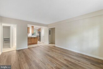 4402 N Pershing Dr in Arlington, VA - Building Photo - Building Photo