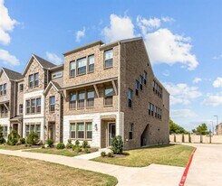 801 Cassandra Ct in Euless, TX - Building Photo