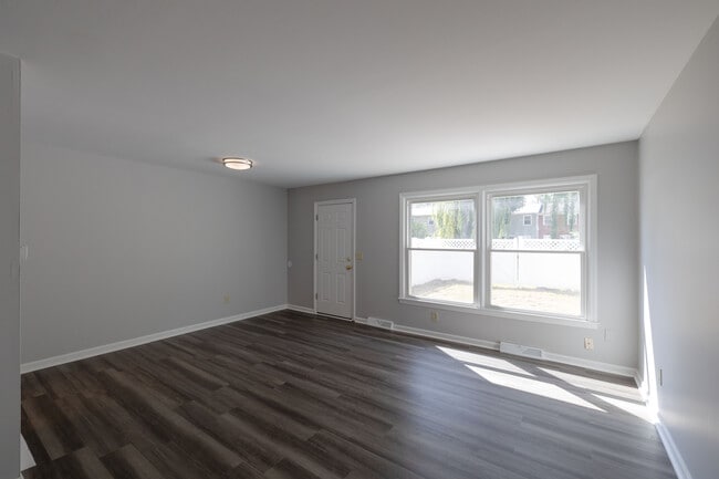 Presidential Townhome Rentals in Guilderland, NY - Building Photo - Building Photo