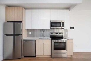 23-33 Astoria Blvd in Queens, NY - Building Photo