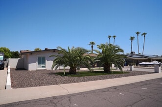 2526 E Mercer Ln in Phoenix, AZ - Building Photo - Building Photo